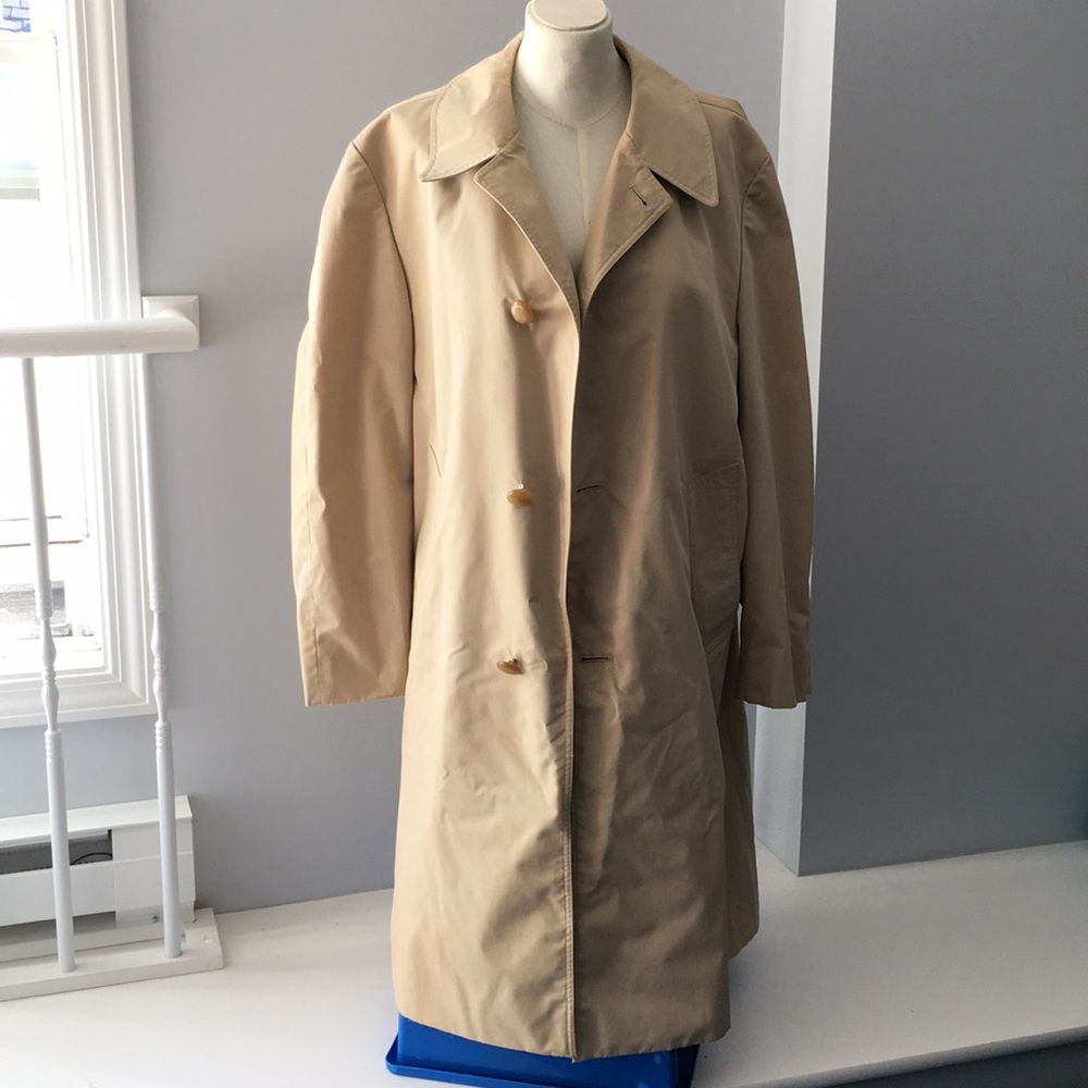 Aquascutum trench coat size L, with pockets.